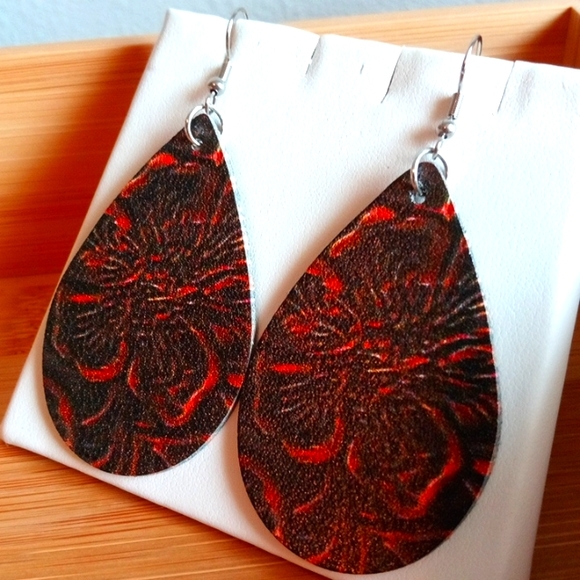 🆕 Leather Hibiscus Earrings - Picture 3 of 4
